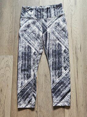 Lululemon Womens Size 4 High Rise Crop Leggings Black White Abstract Print 4